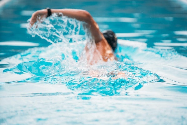 WHY IS SWIMMING GOOD FOR BACK AND KNEE PAIN?